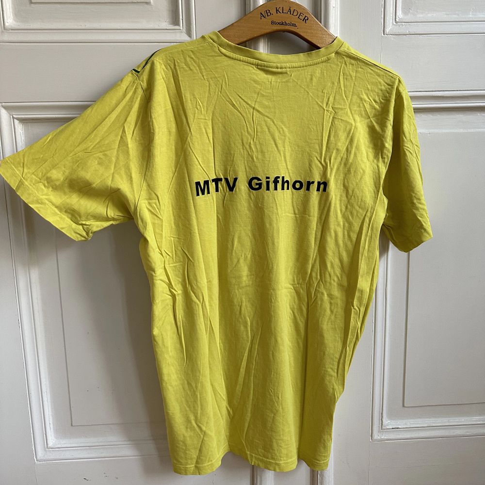 Kempa Tshirt Storlek L. T-shirts.