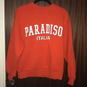 Röd Tröja - Red Sweater from Ginatricot. In great condition only worn a few times. 