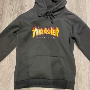 Billig version av thrasher hoodie aldrig använd. Storlek S.