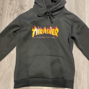 Thrasher  - Billig version av thrasher hoodie aldrig använd. Storlek S.
