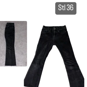 Jeans - 🦋 Svart bootcut jeans 🦋 Köpta från Zara 🦋 Stl 36 🦋 Low-waist 🦋 Pris 100kr
