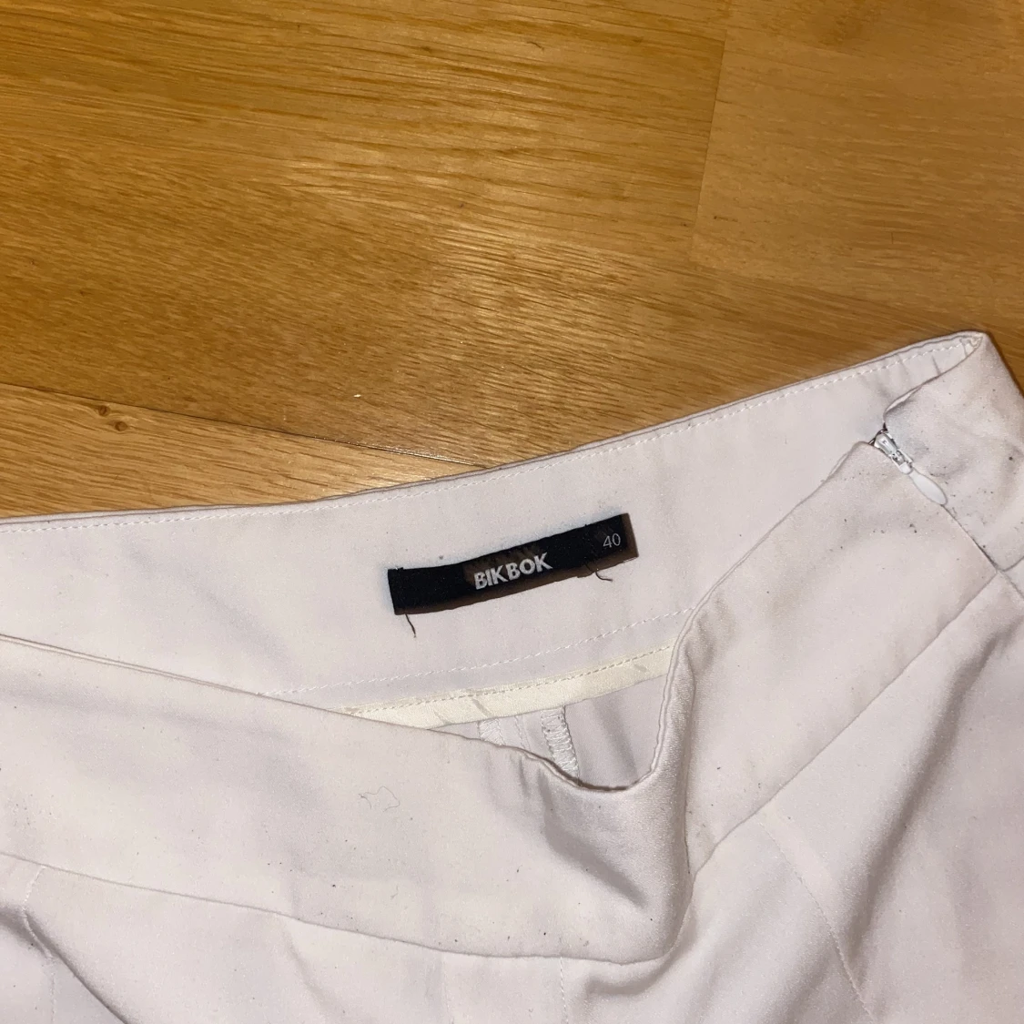 Vit kostymbyxa  - 91