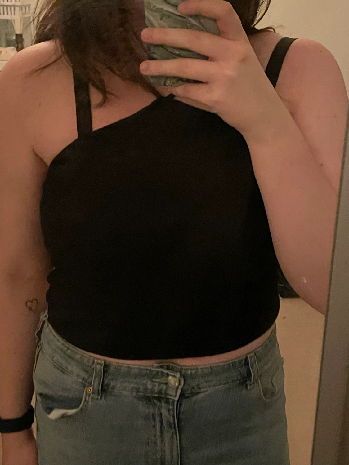 Svart kort topp med korsade band