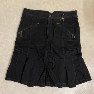 Jeanskjol - Svart kjol i fint skick🐾