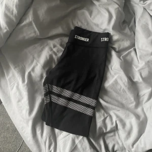 stronger tights - används ej, nypris 700kr bra skick! 💝💝💝💝