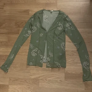 Topp Urban outfitters  - Sjukt snygg mesh topp från Urban outfitters!! Använd typ 1 gång