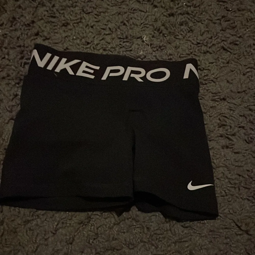 Ett par Nike shorts jag köpte på stadium i sommras men de kom aldrig till andvändning.. Shorts.