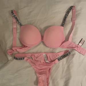Ett rosa underkläders sett som är oanvänt och nytt från Victoria secret. 💞pris kan alltid diskuterades