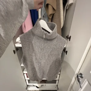 gina tricot tröja - stickad väst😇använd men inget som syns