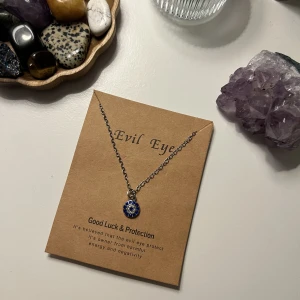 Halsband  - Oanvänt halsband. Säljer för 15kr + 15kr frakt 