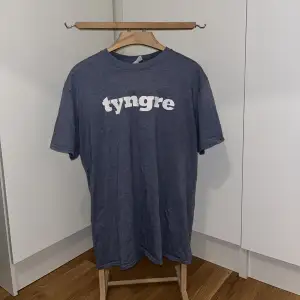 T-shirt från TYNGRE  Storlek : XL (herr)  Pris : 100,- 