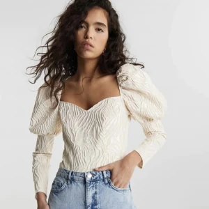 Festtopp från Ginatricot ✨ - Härlig topp från Ginatricot ✨🤍 I nyskick.  Säljer för 170kr. Skriv för fler bilder 