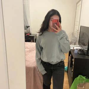 Sweatshirt - Turkos/grön sweatshirt från hm i st S