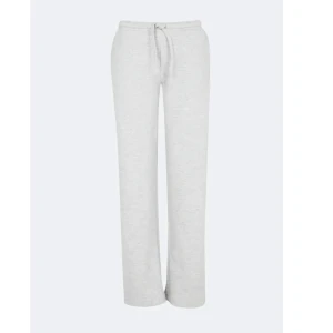 Grå mjukisbyxor - Inte min bild!❗️  Säljer min grå mjukisbyxor från bikbok då jag tycker dom är lite korta på mig! ❣️  Då jag är 175 blir dom lite korta men annars är det inget fel på dom, jätte fin modell! Använda kanske 2 gånger!💞  Pm för fler bilder!