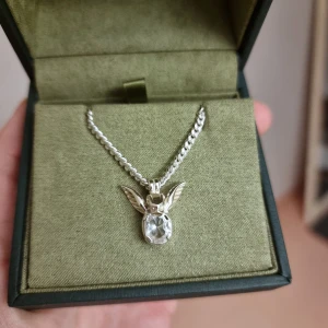 Maria Nilsdotter Gargoyle Necklace 45cm - Galet fint Maria Nilsdotter Gargoyle Necklace, använd i någon timme så halsbandet är i nyskick. Tillhörande askar följer med.