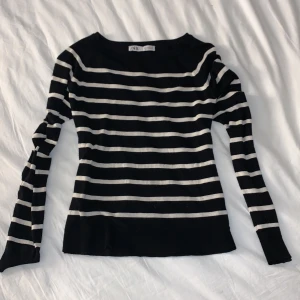 Zara Tröja - Så fin stickad, tunn  tröja från Zara💗Inga defekter, typ aldrig använd. !Köpare står för frakt! !Tryck ej på ”köp nu!