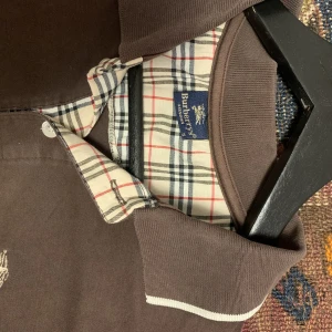 Burberry piké  - nyskick & äkta, superfin 🪆