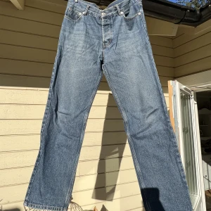 Sweet sktbs loose jeans S/M - Använda men bra skick, smått nötta nere i hälarna
