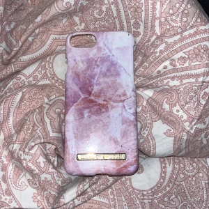 Mobilskal - Hej detta är ett mobil skal som jag säljer ❤️till ipone 8/7/6