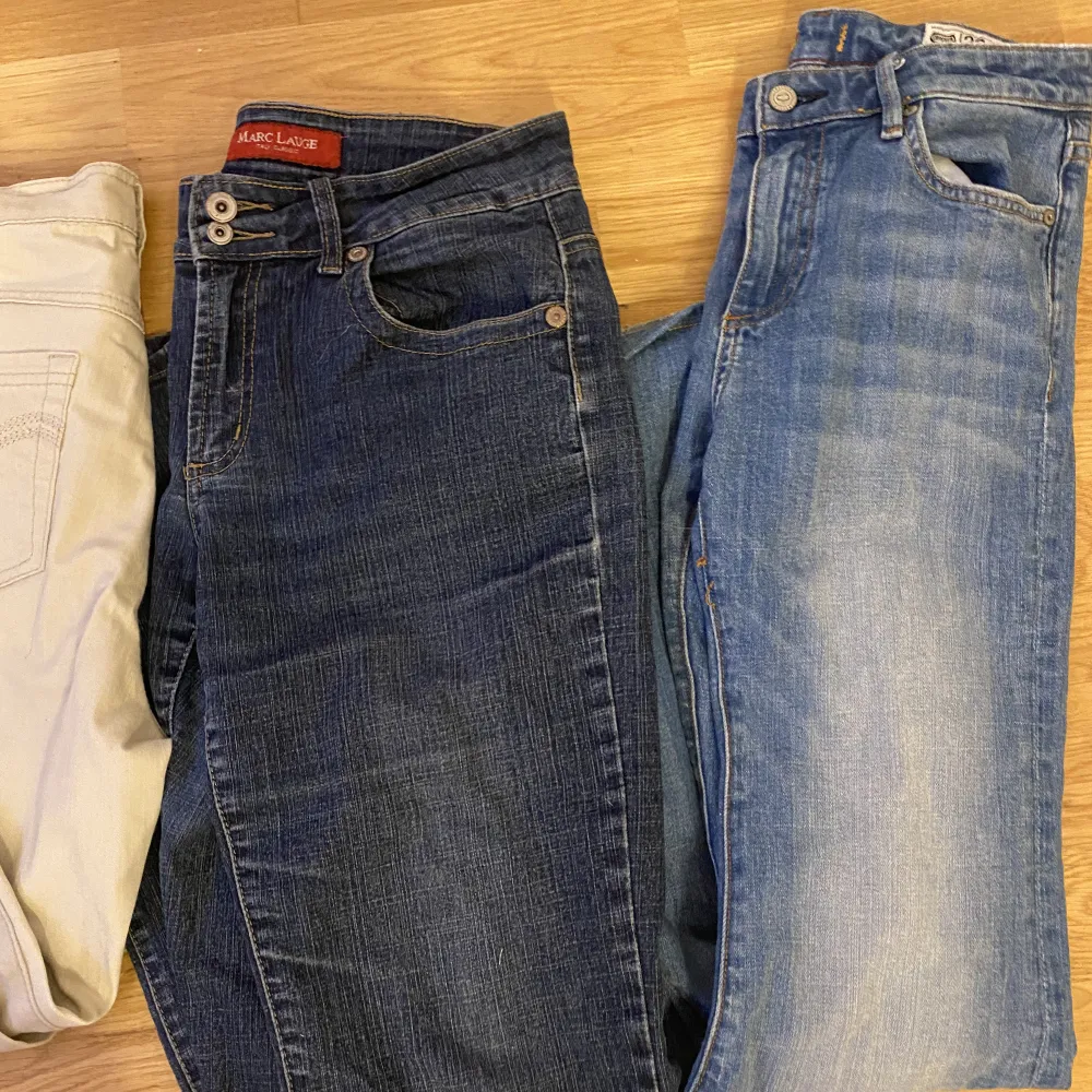 Lågmidjade jeans ja inte har användning av längre, 150 st vill bli av med allt så pris kan diskuteras vid snabb affär,alla är i bra skick, skriv vid intresse av fler bilder på byxorna . Jeans & Byxor.