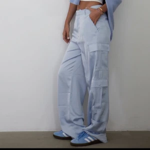 CLOEYS SATINBYXOR - Grå, använda 1 ggn. Köpta för 3495 sek.