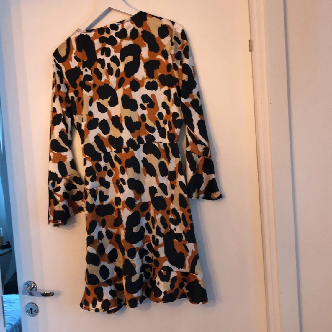 Satinklänning i mönster  - 91