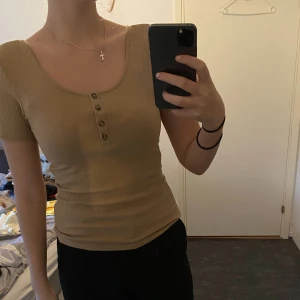 Beige topp - Fint skick, bekväm 