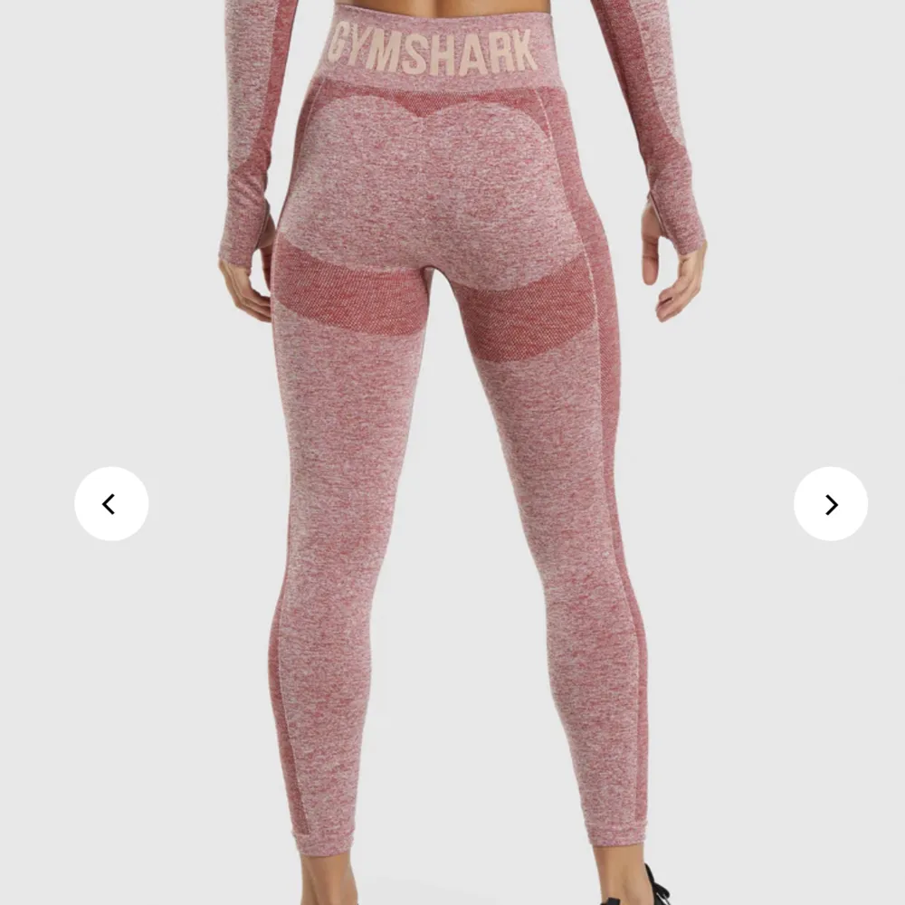 Säljer dessa rosa Gymshark tightsen i samma modell fast med rosa text istället. Använda ett fåtal gånger, säljs för 549 jag säljer för 230. Jeans & Byxor.