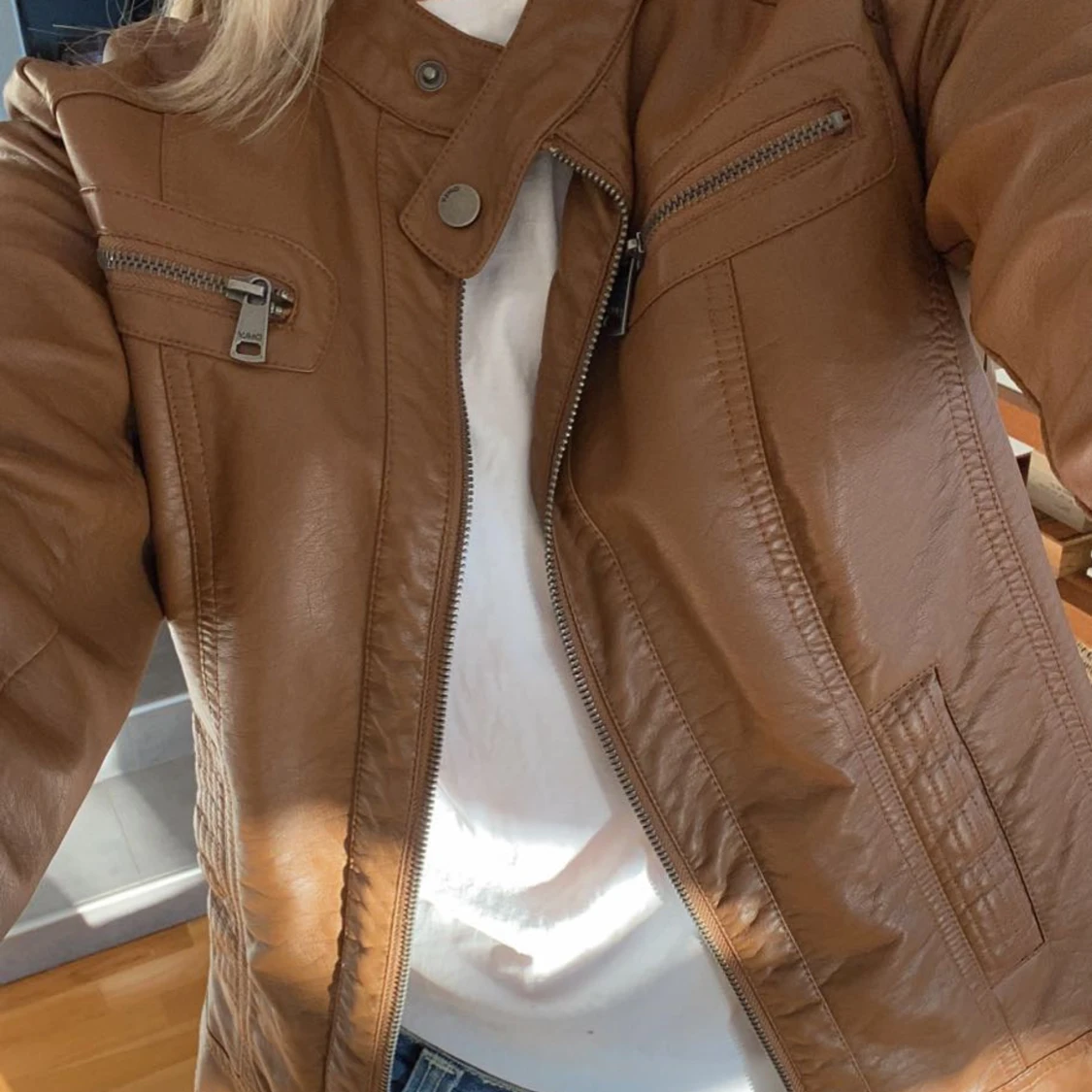 Brun skinnjacka  - 91