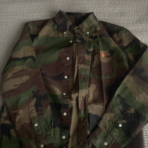 Ralph lauren - Ralph lauren skjorta! bra skick använd 2-3 gånger Barnstorlek:M 10-12 