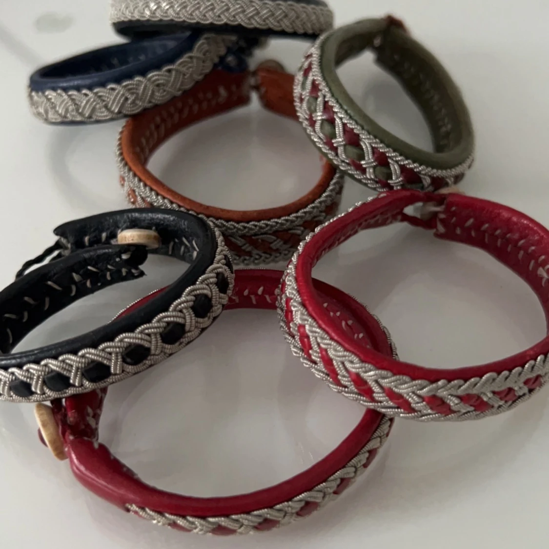 Tenntrådsarmband,renskinn