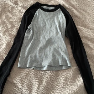 Brandy Long sleeve - Långärmad tröja från Brandy Melville. Jättebra skick! Passar XS-M.
