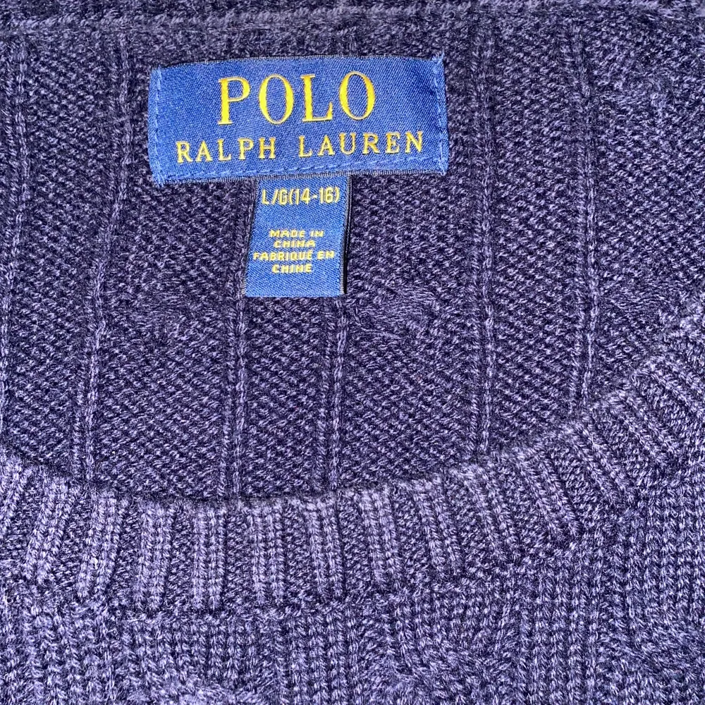 Ralph Lauren långärmad stickad tröja. Säljer för den är för små för mig. 10/10 skick inget fel på tröjan.. Tröjor & Koftor.