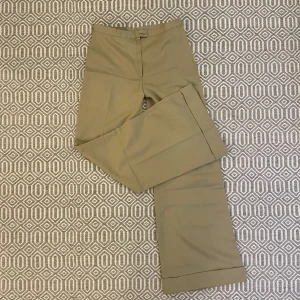 Vida byxor - Säljer mina midwaist vida 70-tals byxor. 