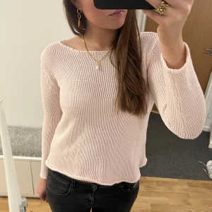 Stickad ljusrosa tröja! - Jättefin ljusrosa färg💖Sällan använd! Storlek xs men sitter som en s