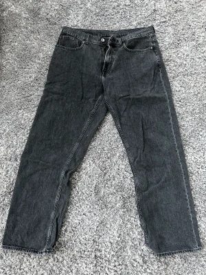 Vailent jeans  - Storlek L Använda under 1 sommar Köptes för 600