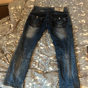 True religion Jeans - Några som jag har haft ett tag nu, sjukt bra skick. Thriftade dom från beyond retro för typ 700🤬