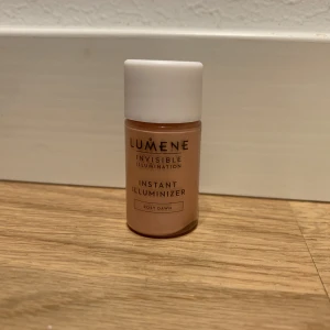 Instant illuminizer Lumene - Mini, oanvänd Färg: Rosy dawn