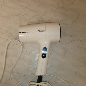 Hårtork Hugin Paccific, vit - Fullt fungerande hårtork Hugin Paccific ,vit.hämtas i Skene alt skickas o köpare betalar frakten o Swishbetalning tillämpas alt kontant betalning .