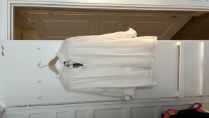 Klänning - Vit klänning från BooHoo. Aldrig använd 