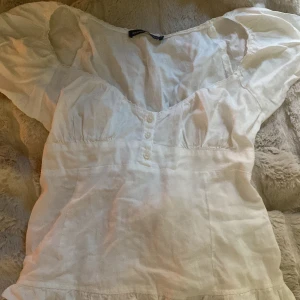 Brandy Blair top - Säljer denna jättefina topp från brandy Melville då jag aldrig använder den. Använd typ en gång! Precis som ny