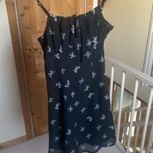 Klänning - Superfin klänning som tyvärr inte passar längre! Använd ett fåtal gånger!