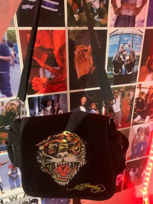 Edhardy väska - Skit fet edhardy väska i jätte bra skick pris kan diskuteras 