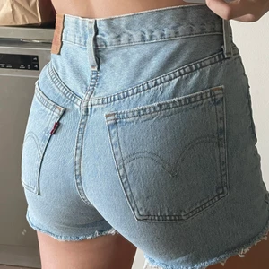 Levis 501 shorts  - Levis 501 shorts har tyvärr inte kommit till användning, Super snygga dom är endast testade w27