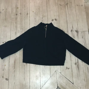 Kort hoodie  - Bra skick 