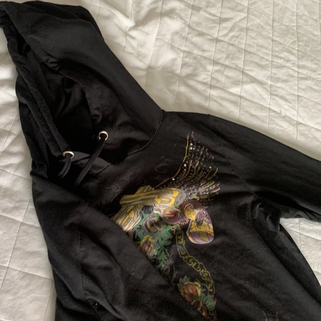 Svart tunn hoddie med en fin design - 91