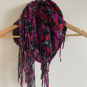 Scarve from Urban Outfitters. Perfect Condition. It is very stylish and the fabric is just so lovely 