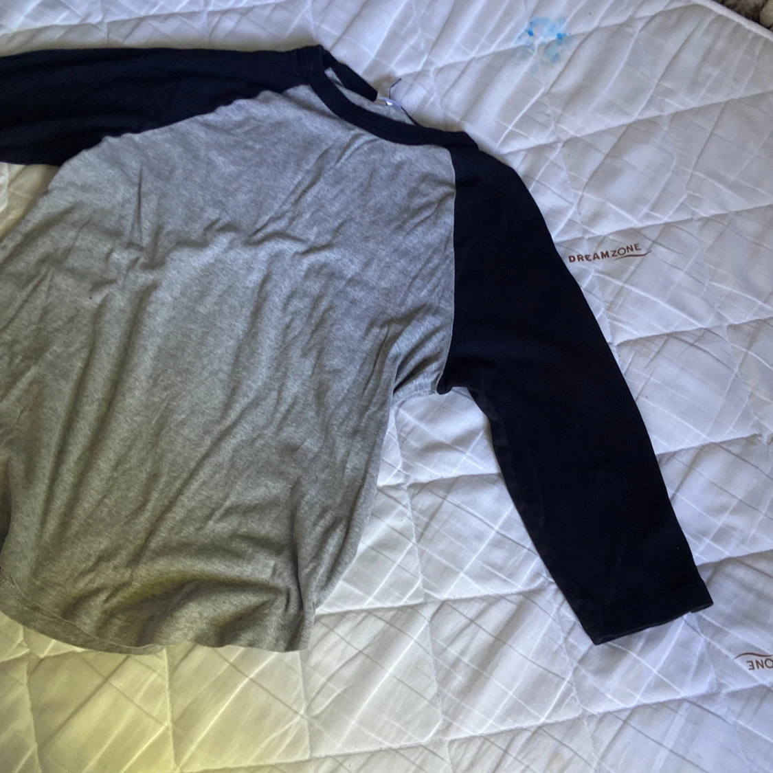 Grå och svart tröja - 91