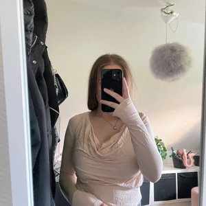 Rosa tröja från SHEIN  - En rosa tröja från SHEIN, aldrig andvönd💕