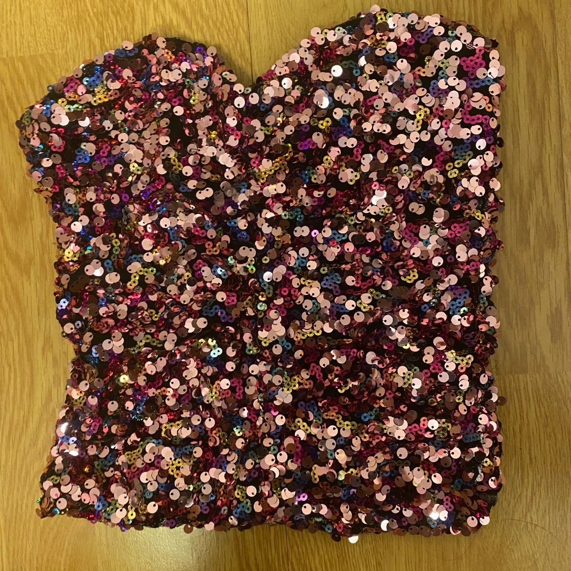 Glittrig topp från Zara - 90